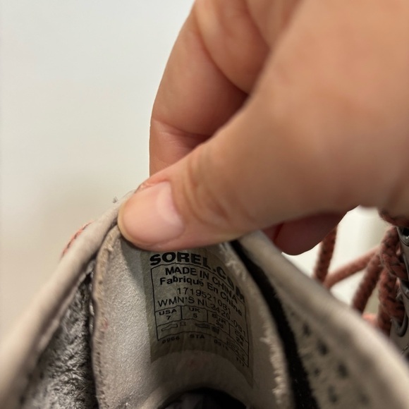 Sorel 1964 Premium Dove Gray Perforated Leather Hidden Wedge Lace Up Boots NWOB - Picture 8 of 9